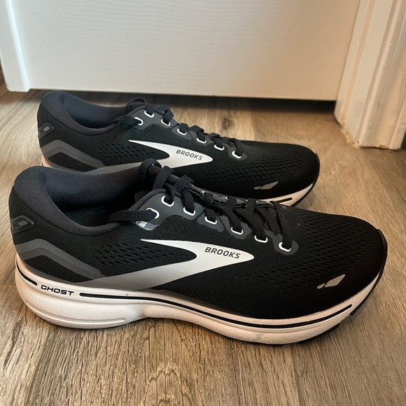 Brooks Ghost 15 Women’s Black and White Walking Running Shoes -size 8.5 - Picture 2 of 12